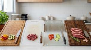 Qual a melhor tábua de carne e legumes? Compare madeira, plástico e vidro