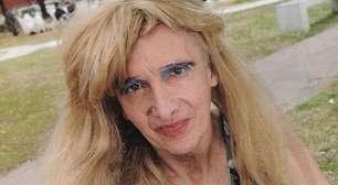 Cantora transexual explorada na TV argentina perde tudo e vai morar na rua