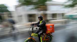 Prefeito de cidade italiana proíbe bicicletas no centro após ser atropelado