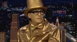 Weezer: Rivers Cuomo surge pintado de ouro em apresentação na TV