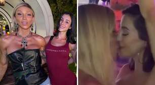 Clima esquentou! Maya Massafera e Bella Longuinho são flagradas dando beijão