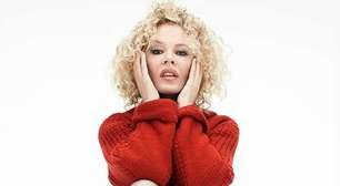 Kylie Minogue resgata visual dos anos 80 para celebrar 25 anos do álbum 'Fever'