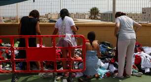 Espanha realoca migrantes em Ceuta e prepara transferência de 500 menores para o continente