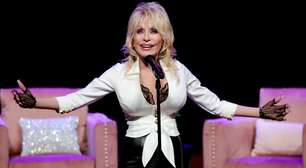 Dolly Parton recebe mais um prêmio virtualmente