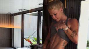 Virginia Fonseca rebate críticas após colocar piercing no umbigo: 'Me deixa'