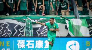 Ex-Corinthians brilha com golaço de bicicleta e assistência na Super Liga Chinesa
