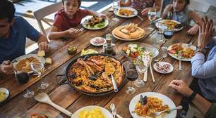 Qual é o melhor horário para jantar e por que comer a mesma coisa tem efeitos diferentes dependendo da hora do dia?