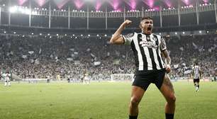 Campeão brasileiro e da Libertadores pelo Botafogo, Tiquinho negocia retorno ao clube
