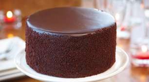 Bolo de chocolate com flocão de milho: fofinho, fácil e sem glúten