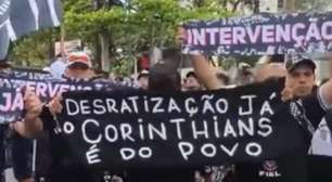 Torcida do Corinthians protesta e pede "Intervenção, já!"