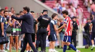 Julian Álvarez é vaiado pela própria torcida do Atlético; vídeo