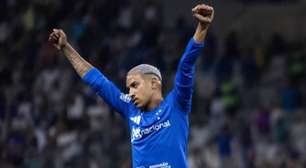 Cruzeiro vira no último lance e vence o Flamengo no Mineirão