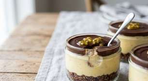 Pavê de maracujá com chocolate fit: cremoso e equilibrado