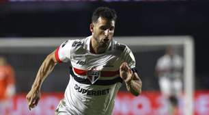 Calleri sente lesão no tornozelo e deixa São Paulo x Chapecoense no primeiro tempo