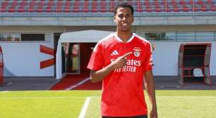 Benfica oficializa Alan Santos, que estava no Flamengo, como reforço