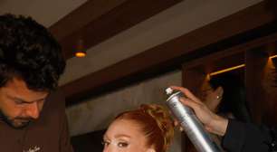 Marina Ruy Barbosa desfila com coque trançado elegante em Gramado