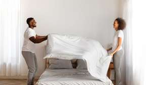 Nem todo dia, nem uma vez por semana: esta é a frequência certa para trocar os lençóis da sua cama