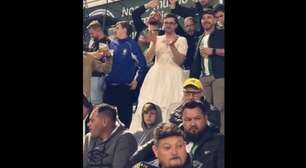 Vestido de noiva, torcedor faz despedida de solteiro na Arena Condá