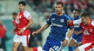 Schalke goleia na prorrogação e avança na Copa Alemanha