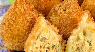 Coxinha com massa de aipim super crocante por fora e com recheio de frango cremoso, um salgado irresistível