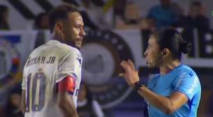 Neymar não segura a língua e dispara xingamentos contra árbitra; leitura labial revela tudo