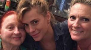 Carolina Dieckmmann fala sobre luto após perda da mãe e da avó: 'Mudou tudo em mim'