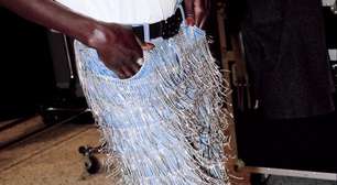 Jeans ganha texturas e se despede do básico