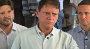 Tarcísio de Freitas é confundido com galã durante cerimônia: 'Cruel'