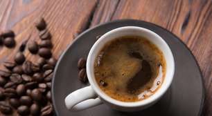 Excesso de cafeína afeta sono e saúde mental: dicas para reduzir consumo