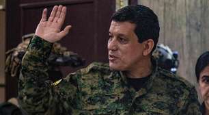 Líder das forças curdas anuncia dissolução da milícia após acordo com Síria