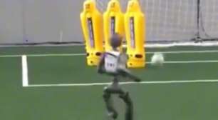 Vídeo: robô marca de falta e comemora com "Siuuu" de Cristiano Ronaldo