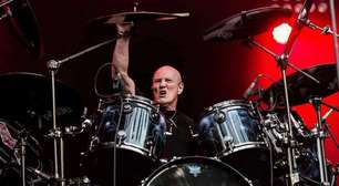 Aos 80 anos, Chris Slade, ex-baterista do AC/DC, anuncia aposentadoria