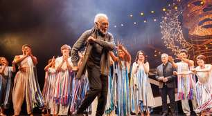 Gilberto Gil prestigia pré-estreia de musical sobre sua vida; saiba mais
