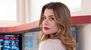 Bela realiza parto em Por Você; Vanessa é repreendida por Pérola