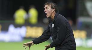 Santos define valor milionário para negociar zagueiro que ganhou espaço com Cuca
