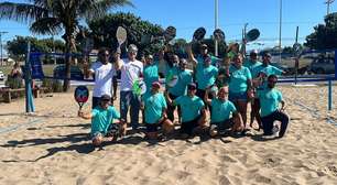 Praia do Leme recebe jovens de comunidades para capacitação em atividades de apoio a eventos de Beach Tennis nesta sexta-feira