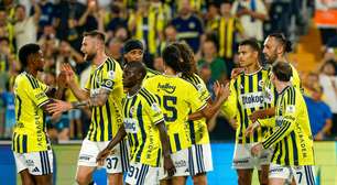 Fenerbahçe vence Lyon e garante vaga na fase de liga da Champions League