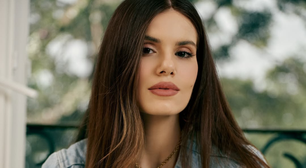 De jeans bordado a corset: Camila Queiroz posa para campanha de primavera