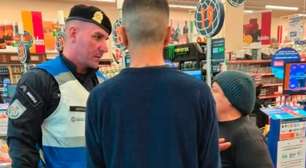 Mulher é presa por injúria racial após chamar funcionário de supermercado de 'macaco' no RJ