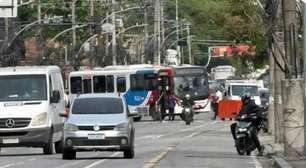Criminosos usam ônibus como barricadas na zona norte do Rio
