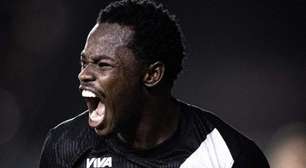 Andrés Gómez valoriza luta do Vasco contra o Vitória: "Espetacular"
