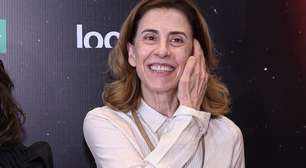 Básica e prática, Fernanda Torres aposta em calça preta e camisa listrada em pré-estreia de filme "Muito Prazer", com Drica Moraes