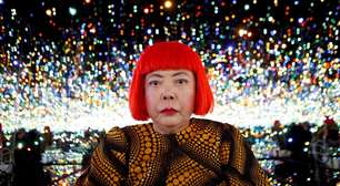 Yayoi Kusama, artista japonesa famosa por obras com bolinhas e visual ousado, morre aos 97 anos