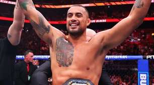 Rival de Poatan? Após cirurgia, Carlos Ulberg projeta retorno ao UFC nos próximos meses