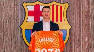 Barcelona anuncia a contratação de Dominik Livakovic