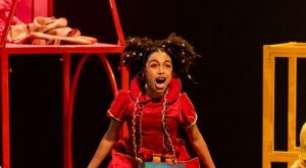 Peça infantil com atriz surda une Libras, imaginação e brincadeira na CAIXA Cultural Recife em setembro