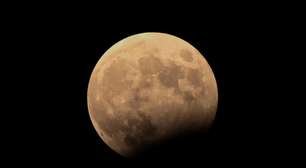 Eclipse Lunar Parcial em Peixes ilumina o céu na madrugada de 28 de agosto