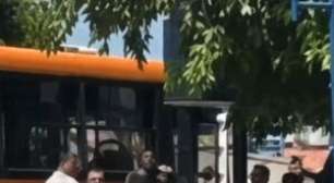 Motorista de ônibus é espancado por grupo após briga de trânsito em PE e sofre traumatismo craniano