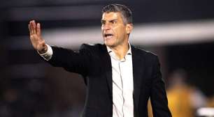 Pedro Emanuel destaca espírito guerreiro do Vasco: "Isso que eu quero"