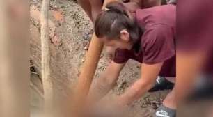 Dois homens foram presos suspeitos de roubar brinco de pessoa morta em avalanche no Nepal